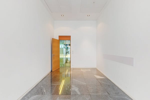 Dai luce alla tua attività, spazio commerciale con ampie vetrine 8