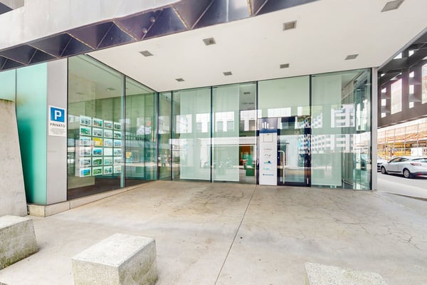 Dai luce alla tua attività, spazio commerciale con ampie vetrine 1