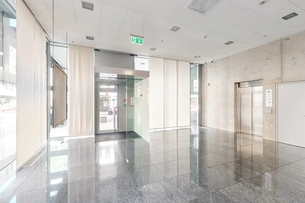 Dai luce alla tua attività, spazio commerciale con ampie vetrine 2
