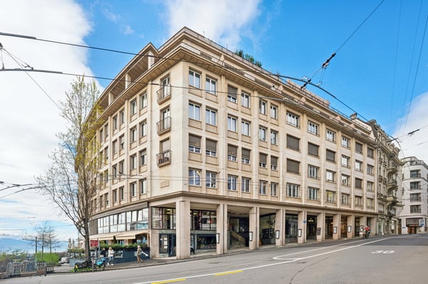 Vitrine publicitaire au centre ville de Lausanne 4