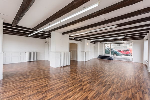 Arcade commerciale et dépôts 3