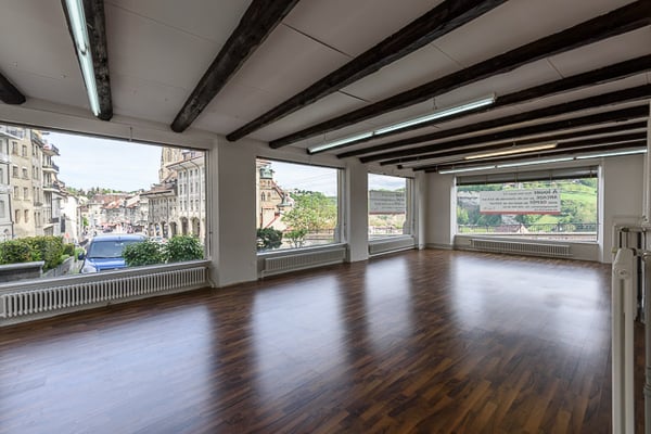 Arcade commerciale et dépôts 5