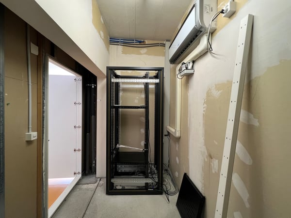 Büro mit direktem Zugang zu Terrasse 5