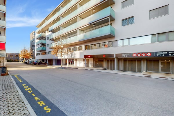 A louer place de parc intérieure 1