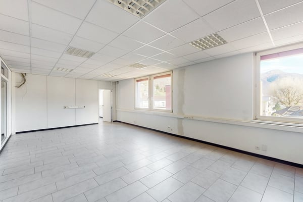 IL TUO LOCALE COMMERCIALE A RIVERA 2