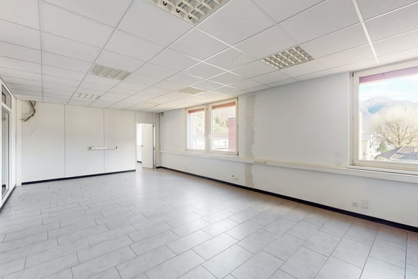 IL TUO LOCALE COMMERCIALE A RIVERA 2