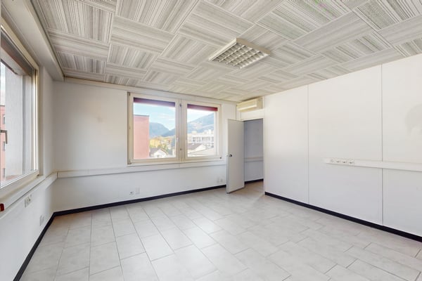 IL TUO LOCALE COMMERCIALE A RIVERA 4