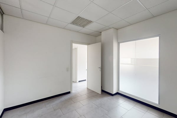 IL TUO LOCALE COMMERCIALE A RIVERA 8