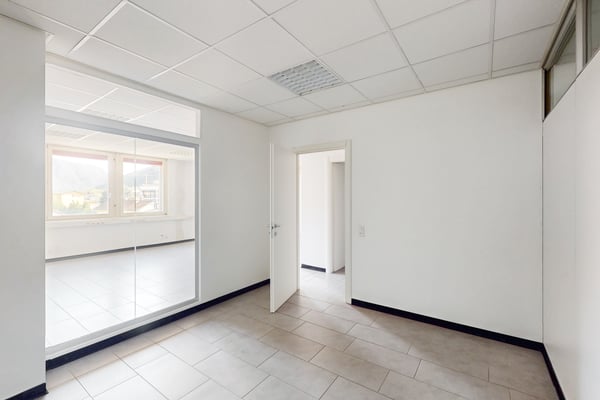 IL TUO LOCALE COMMERCIALE A RIVERA 3