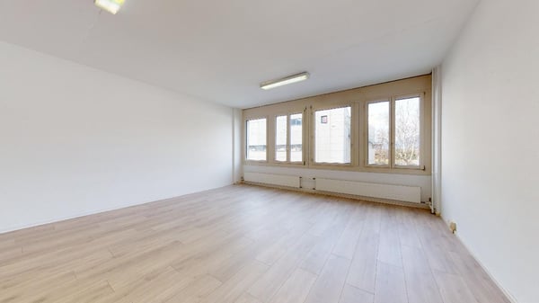 Ufficio luminoso e versatile di 68 m2 Quartino 11