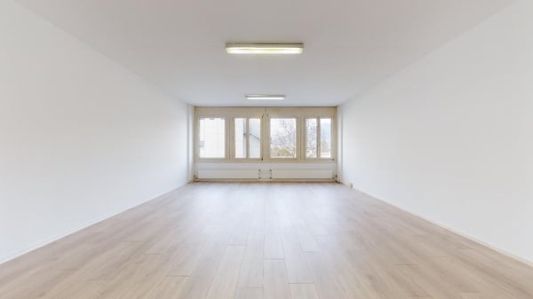 Ufficio luminoso e versatile di 68 m2 Quartino 2