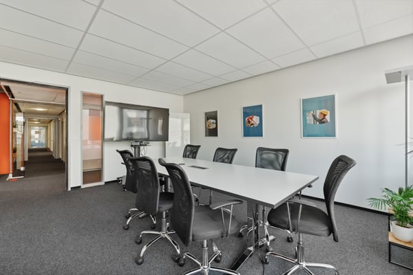 Ihre Chance für ausgebaute Büroflächen in Altstetten 6