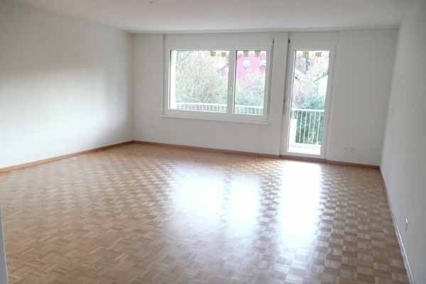 Schöne Wohnung an sonniger Lage in Kloten - befristet bis 30.09.2027! 2