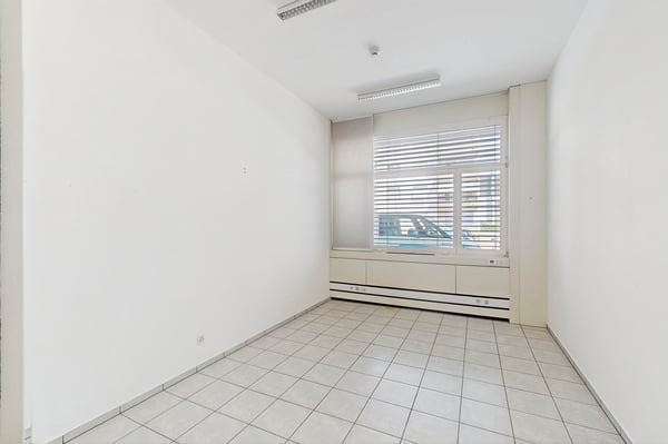 Spazio commerciale di 125m2 al pianterreno - ccessibilità strategica a Manno 5