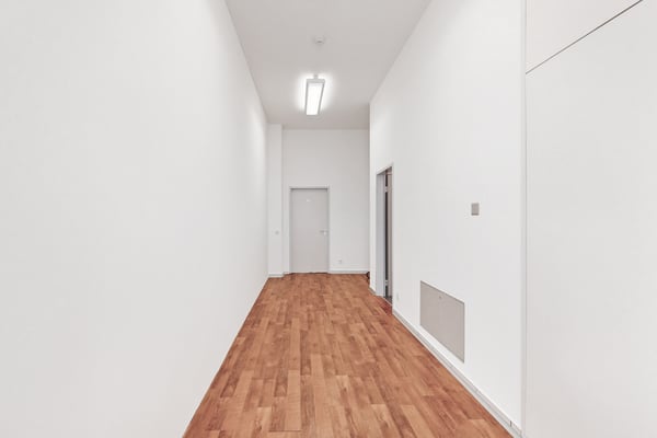 Spazio commerciale di 125m2 al pianterreno - ccessibilità strategica a Manno 7