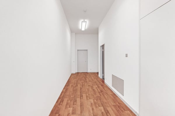 Spazio commerciale di 125m2 al pianterreno - ccessibilità strategica a Manno 7