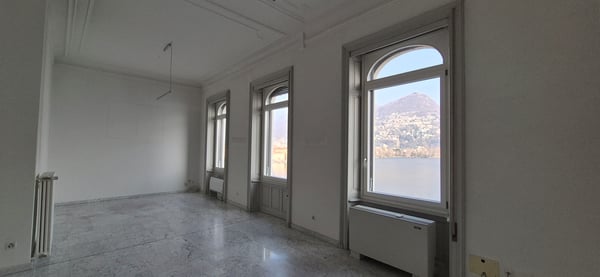 Ufficio di prestigio con vista lago in Via Nassa 5