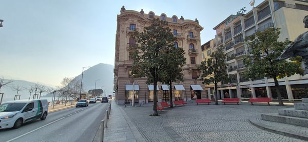 Ufficio di prestigio con vista lago in Via Nassa 8