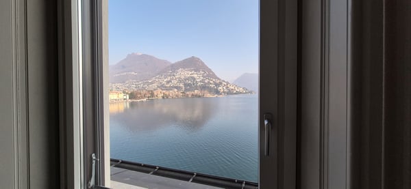 Ufficio di prestigio con vista lago in Via Nassa 7