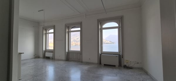 Ufficio di prestigio con vista lago in Via Nassa 3