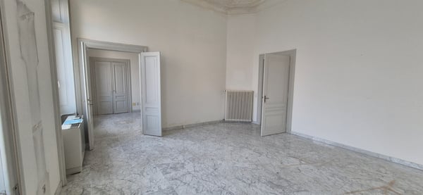Ufficio di prestigio con vista lago in Via Nassa 6