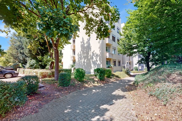 Einstellplatz neben Migros in Therwil