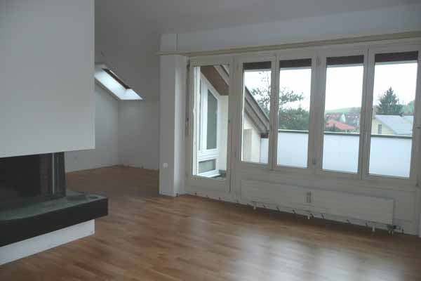 Lichtdurchflutete Dachwohnung mit zwei Terrassen! - Befristet bis 30.06.2027 2