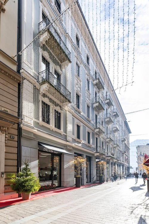 5 LOCALI  IN STABILE D'EPOCA NEL CUORE DI LUGANO 1