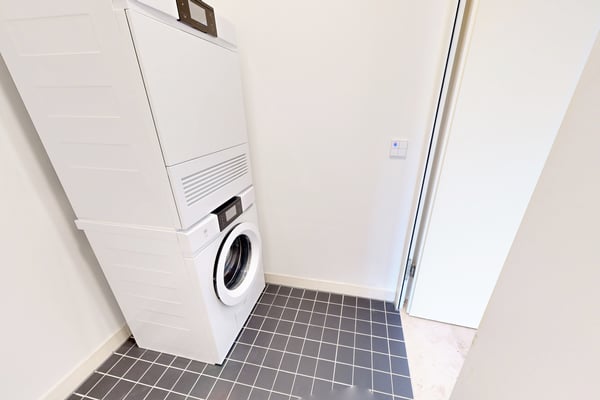 Wohnen im obersten Stock mit Sicht über Zürich 8