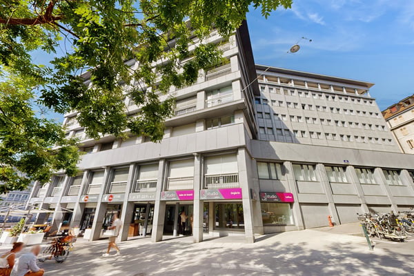Place St-Gervais 1 - dans quartier des affaire en plein centre Genève 3