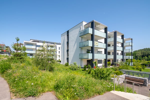 Grosszügige 4.5-Zimmerwohnung in der sonnigen Überbauung Sennenwies 2