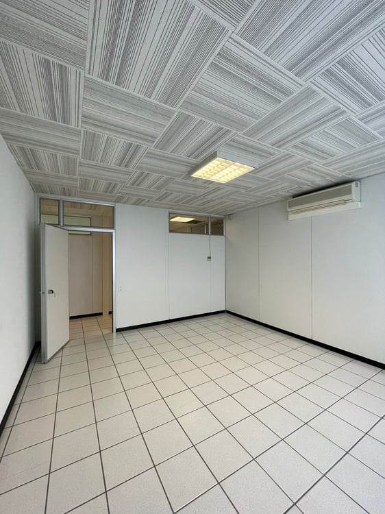 IL TUO LOCALE COMMERCIALE A RIVERA 3