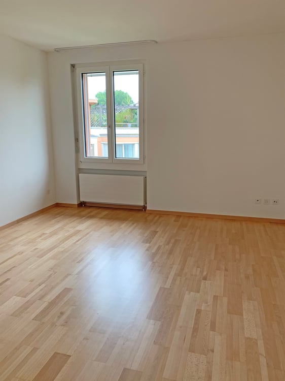 Grosse helle Wohnung mit Erker! 2
