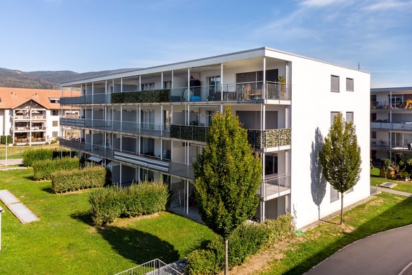 Grosszügige, helle Wohnung mit Sitzplatz! 1