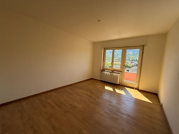 Zentrale und helle Wohnung in gepflegtem Quartier, befristet für 1 Jahr. 8