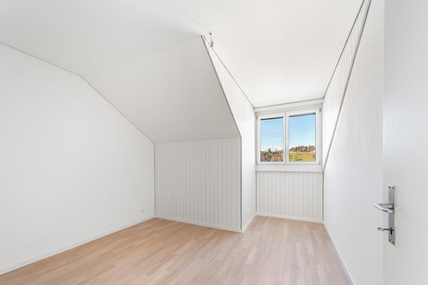 Platz für die ganze Familie frisch sanierte 6.5 Zimmer-Dachwohnung 11