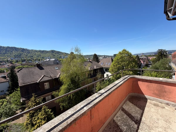 Zentrale und helle Wohnung in gepflegtem Quartier, befristet für 1 Jahr. 10