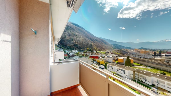 Ultimo piano con vista aperta in zona tranquilla e soleggiata 7