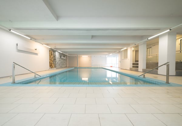 Piscina, sauna e posizione strategica nel cuore di Paradiso 6