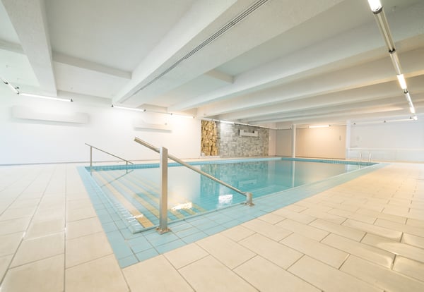 Piscina, sauna e posizione strategica nel cuore di Paradiso 7