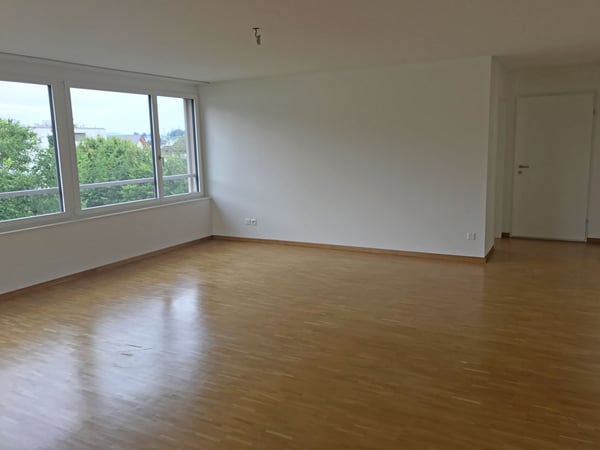 Modern ausgestattete Familienwohnung mit grossem Balkon 3
