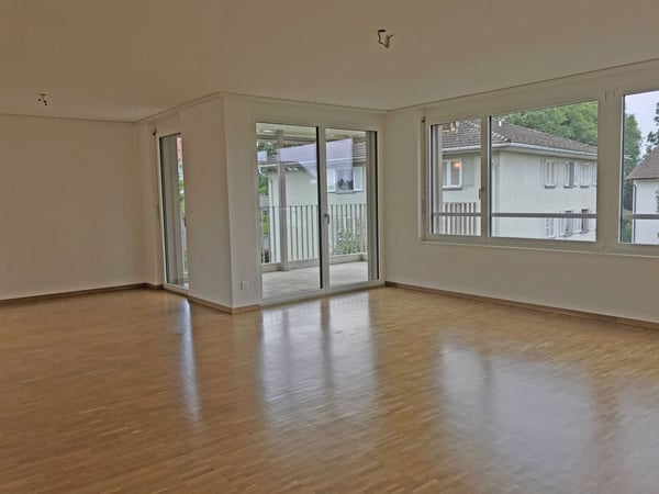 Modern ausgestattete Familienwohnung mit grossem Balkon 2