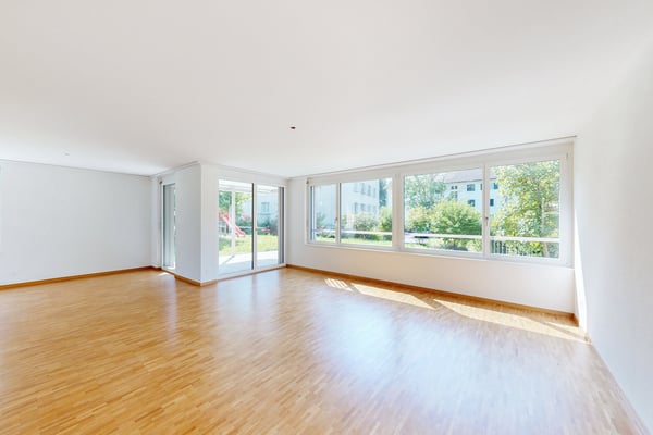 Modern ausgestattete Familienwohnung mit grossem Balkon 2