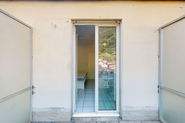 Camere singole in locazione allultimo piano posizione strategica 5