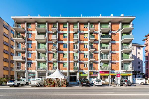 Camere singole in locazione allultimo piano posizione strategica 1