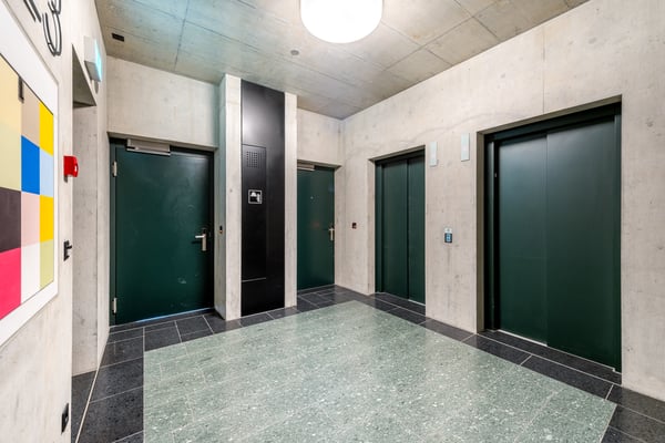Wohnen im obersten Stock mit Sicht über Zürich 7