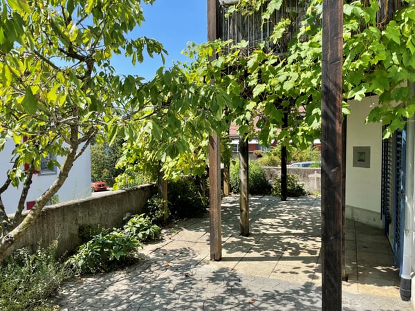 Tolle Wohlfühloase mit Gartensitzplatz im steuergünstigen Uitikon-Waldegg! 12