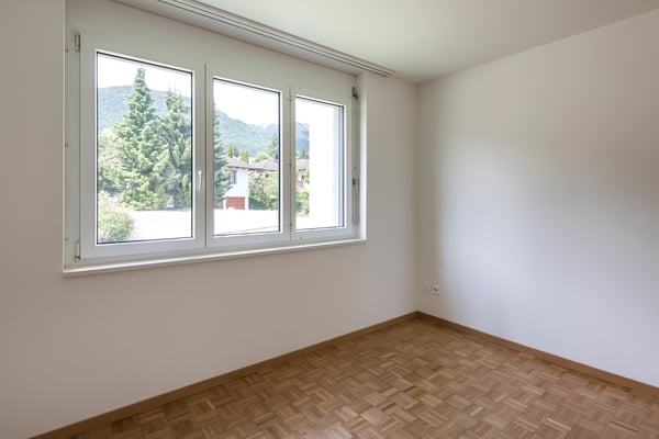 Lichtdurchflutete Erdgeschosswohnung mit Gartensitzplatz. 9