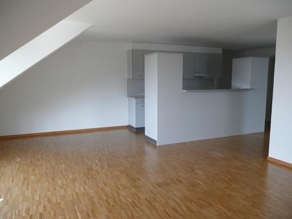 Grosszügige 3.5-Zimmerwohnung mit Weitblick 2