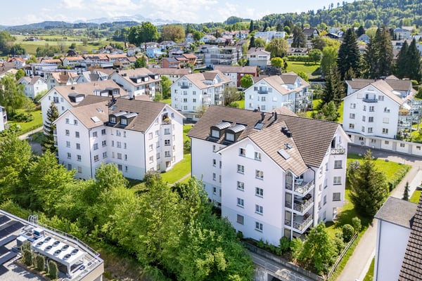 Grosszügige Dachwohnung - Erstvermietung nach Sanierung